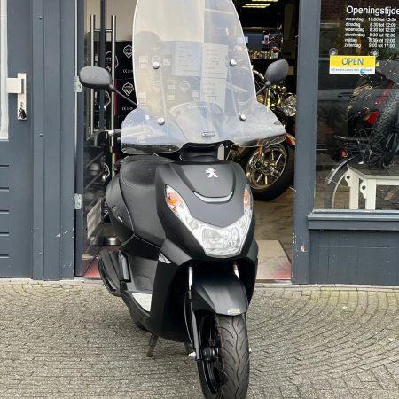 Peugeot Kisbee 2020 Scooter – Met Kofferdrager en Hoog Windscherm