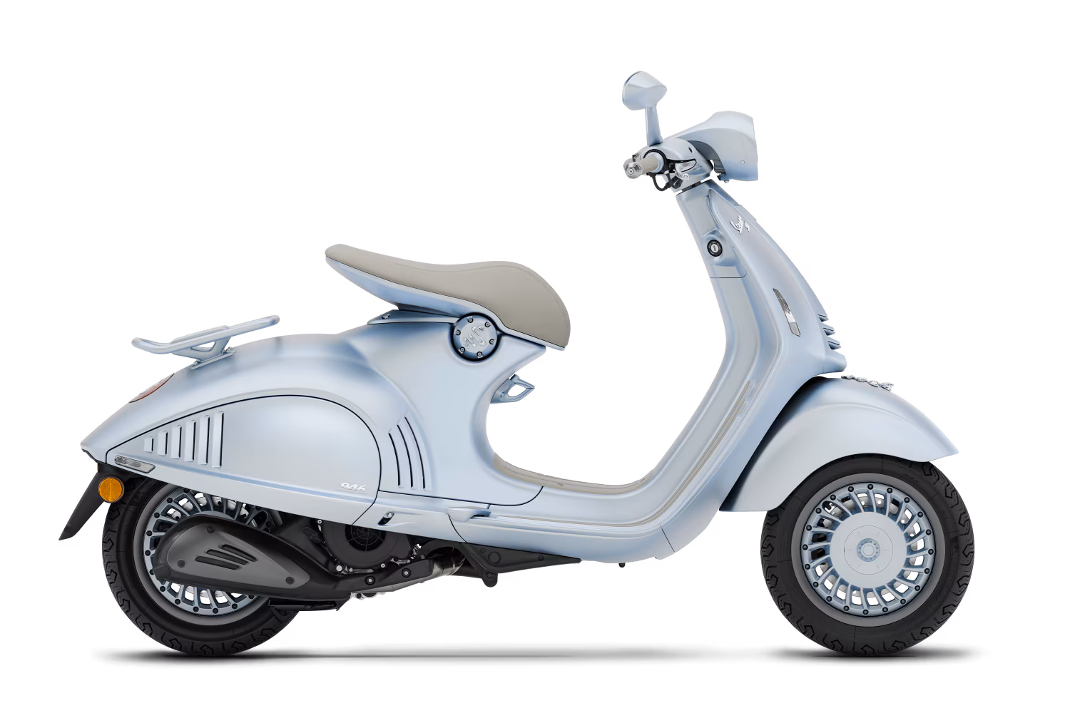 Vespa 946 Snake 125